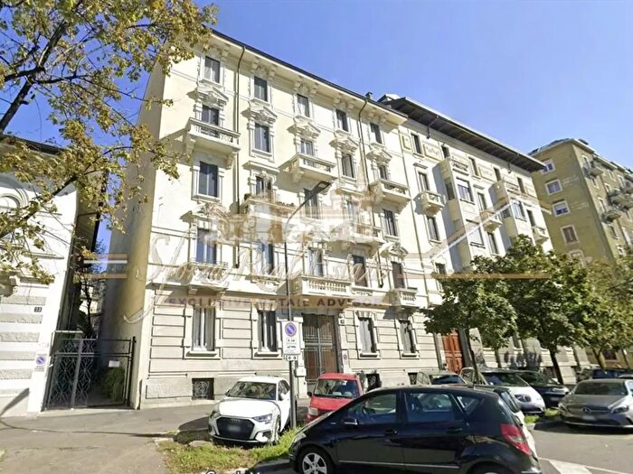 Appartamento trilocale in affitto in Via Washington, Milano