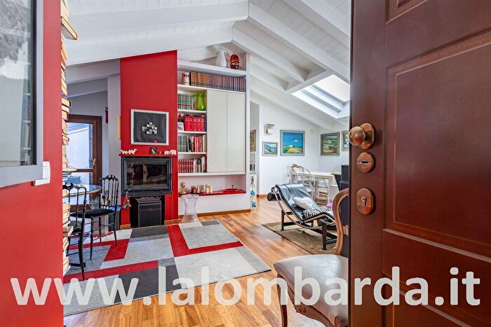 Appartamento bilocale in vendita in Via Cesare Battisti, Vedano Al Lambro