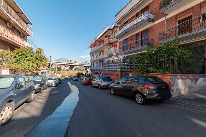 Appartamento con 5 locali in vendita in Via Vincenzo Zacca, Catania