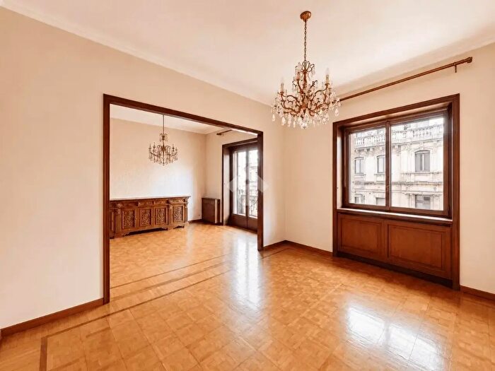 Appartamento con 5 locali in vendita in Viale Tunisia, Milano