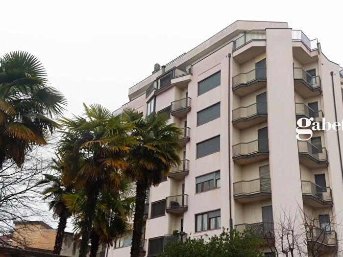 Appartamento quadrilocale in vendita in Piazza Italia, Merate