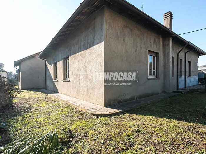 Appartamento trilocale in vendita in Via U Giordano, Giussano