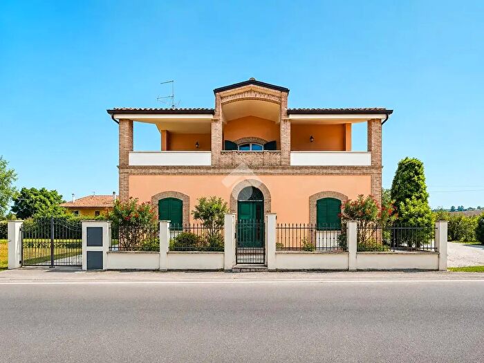 Casa con 5 locali in vendita in Via Amendola, Giulianova