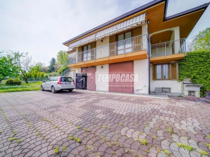 Casa trilocale in vendita in Via Giordano Bruno, Borgo Ticino