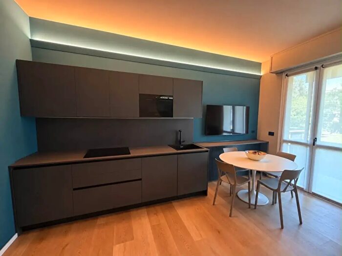 Appartamento trilocale in vendita in Desenzano Del Garda