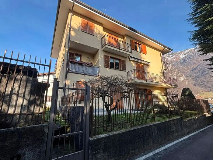 Appartamento trilocale in vendita in Via Mazzini, Ballabio