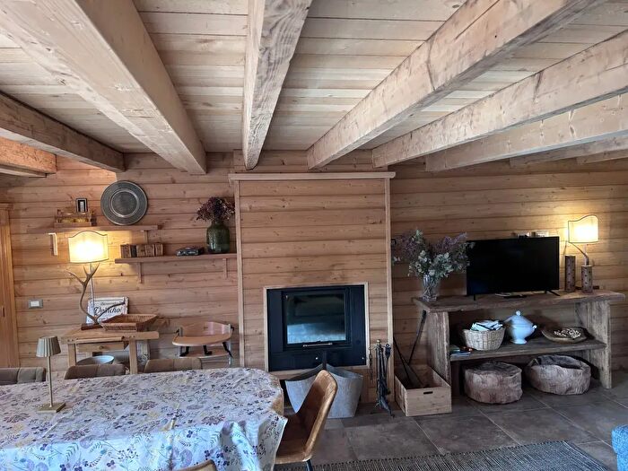 Casa con 5 locali in vendita in Via XXVII Aprile, Roana