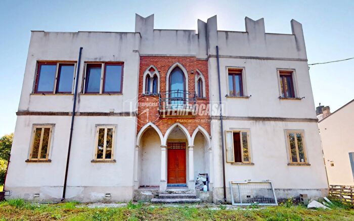 Casa con 5 locali in vendita in Via Legnago, Mantova