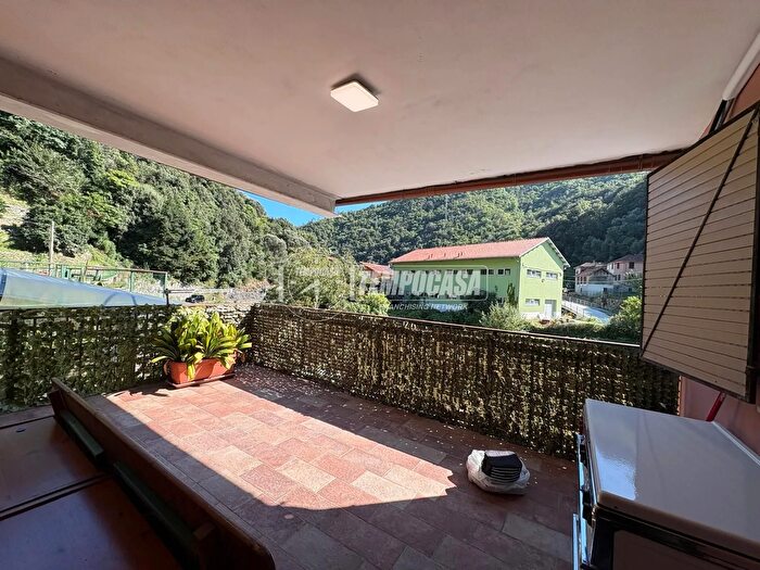 Appartamento trilocale in vendita in Via Emilio Vecchia, Varazze