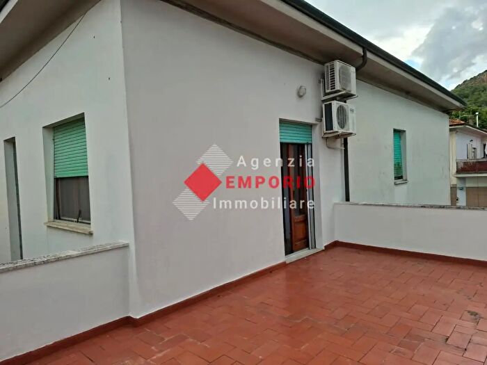 Casa con 9 locali in vendita in Vicopisano