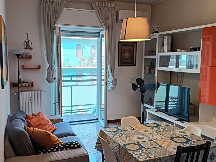 Appartamento trilocale in affitto in Via Marco dAgrate, Corvetto, Milano