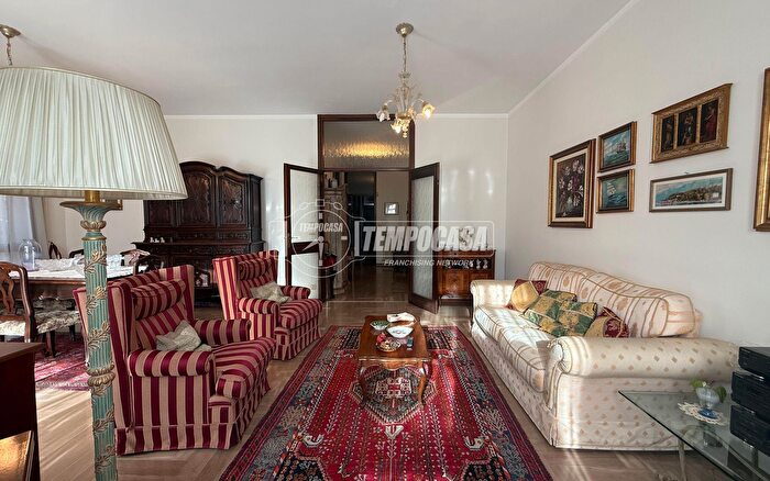 Appartamento con 5 locali in vendita in Via Guido Gozzano, Asti