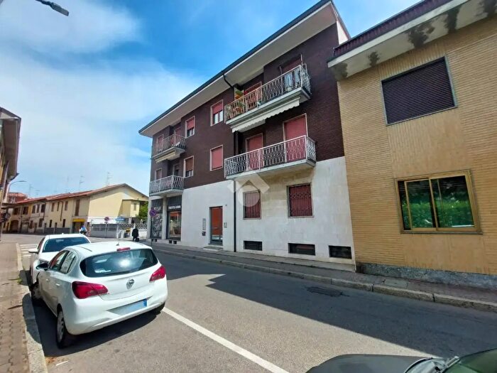 Appartamento trilocale in vendita in Via Aprile, Vittuone