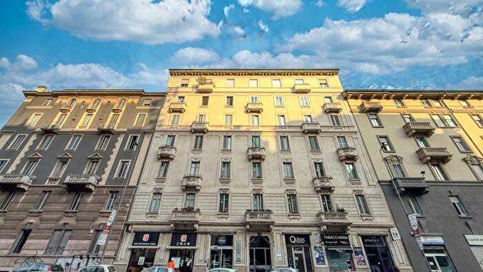Appartamento trilocale in vendita in Via Andrea Costa, Casoretto, Milano