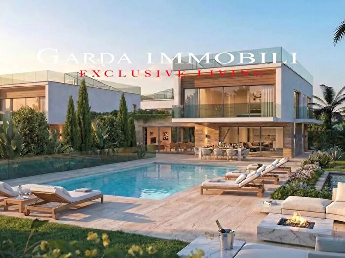 Casa con 8 locali in vendita in XXV Aprile, Sirmione