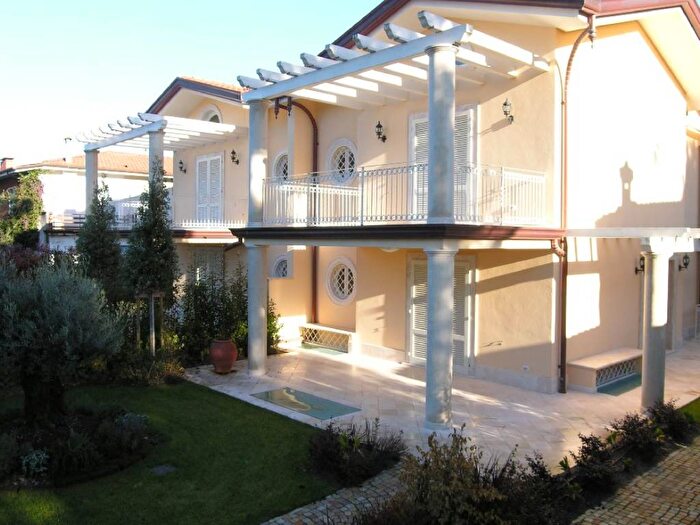 Casa con 6 locali in vendita in Via della Barbiera, Caranna, Forte dei Marmi