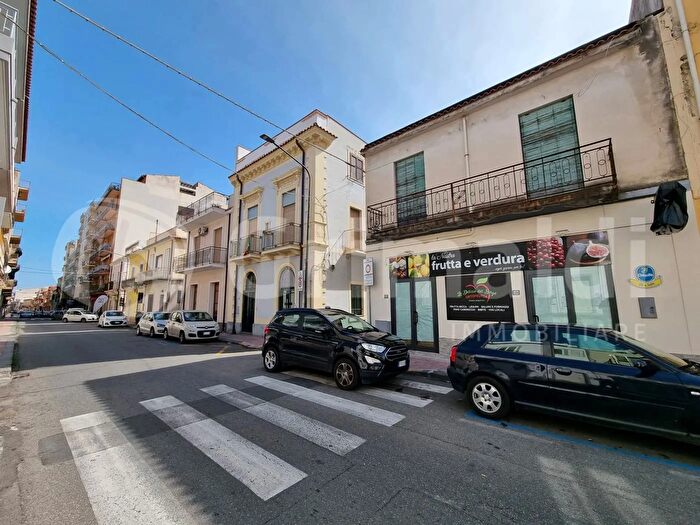 Casa con 5 locali in vendita in Via Regina Margherita Snc, Santa Teresa Di Riva