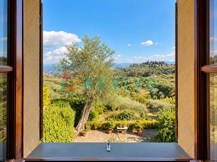 Appartamento con 6 locali in vendita in Via Pian dei Giullari, Firenze