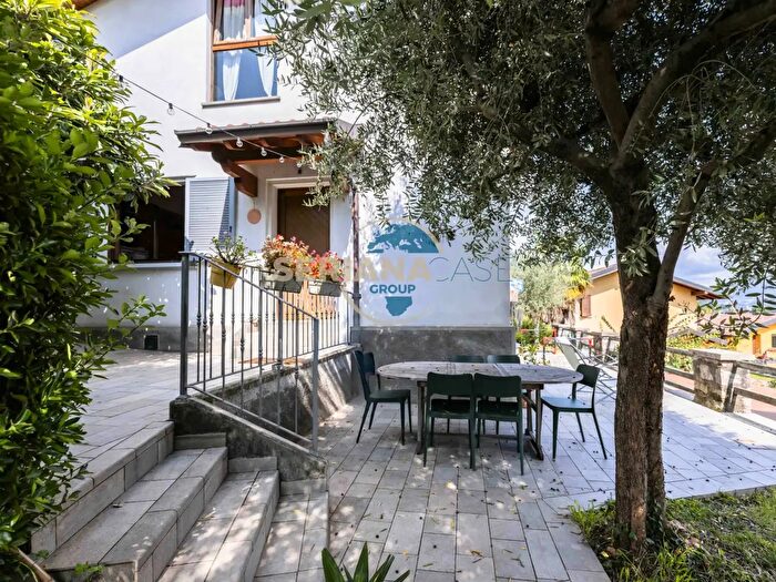 Casa quadrilocale in vendita in Via Risorgimento, Alzano Lombardo