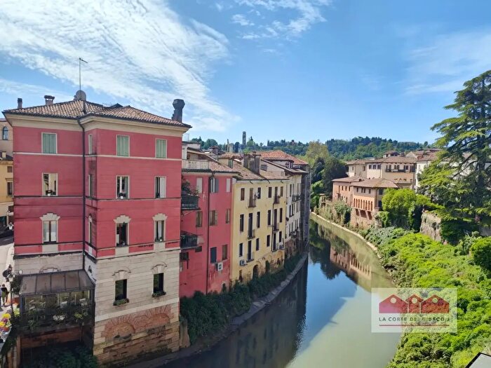 Appartamento quadrilocale in affitto in Contrà Pescaria, Vicenza