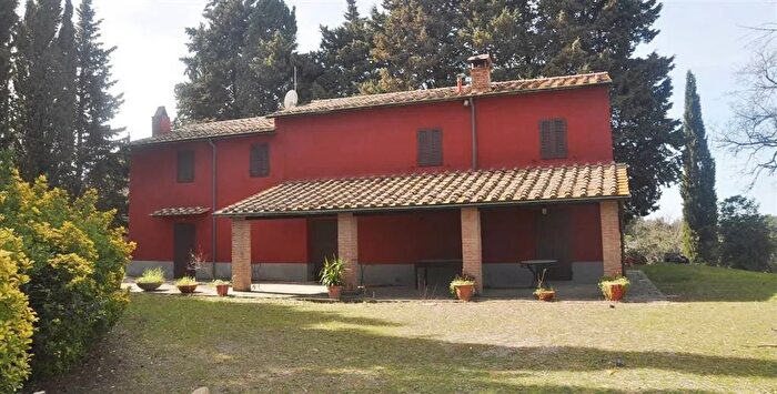Casa con 10 locali in vendita in Guardistallo