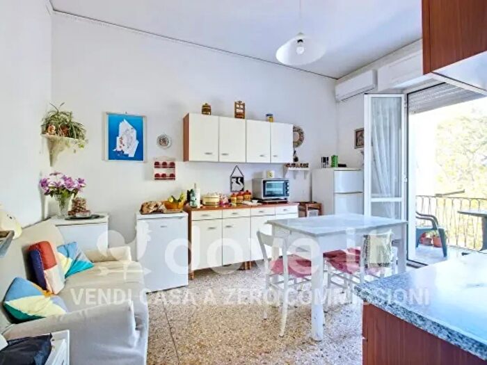 Appartamento trilocale in vendita in Via Antonio Rosmini, Latina