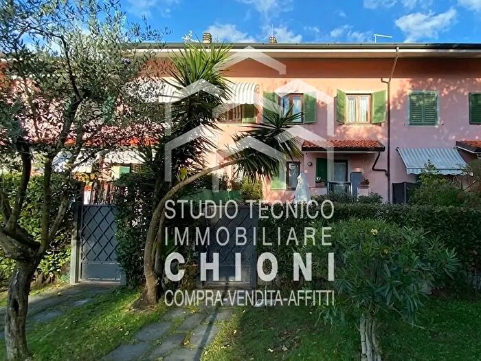Casa con 10 locali in vendita in Forte Dei Marmi