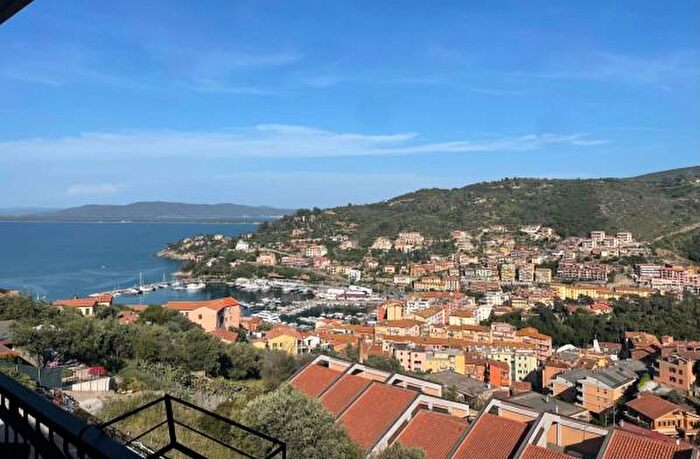 Appartamento quadrilocale in vendita in Via della Grotta, Monte Argentario