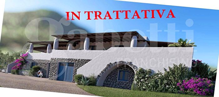 Casa con 5 locali in vendita in Località Porri Snc, Malfa