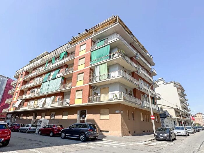 Appartamento quadrilocale in vendita in Via Lesegno, Torino