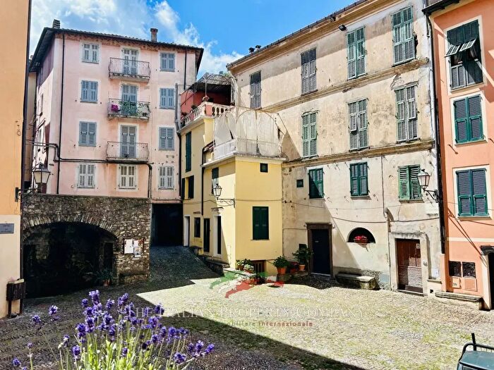 Appartamento quadrilocale in vendita in Piazza XX Settembre, Castel Vittorio