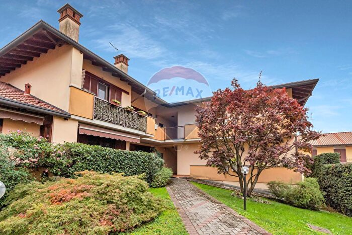 Appartamento trilocale in vendita in Via San Rocco, Robecco Sul Naviglio