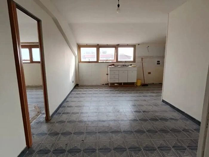 Appartamento con 5 locali in vendita in Via Umberto Grosso, Roma