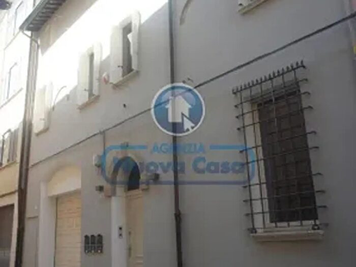 Appartamento con 5 locali in vendita in Via Febbraio, Ravenna