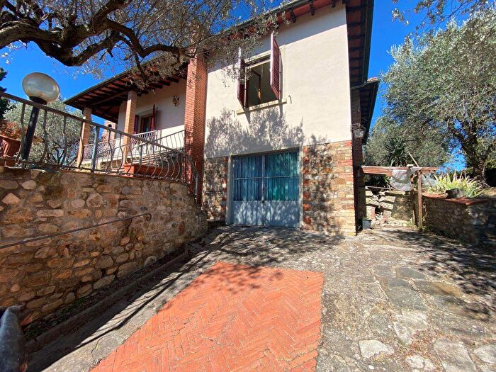 Casa con 6 locali in vendita in San Quirico in Collina, Montespertoli