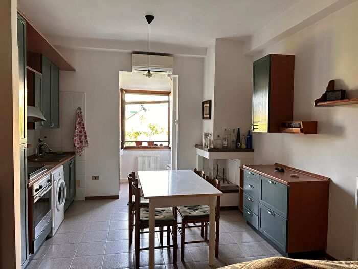 Appartamento trilocale in vendita in Via Lamaticci, Ancona