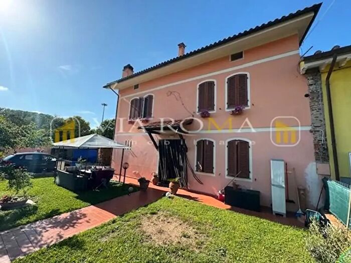 Casa con 5 locali in vendita in Lucca