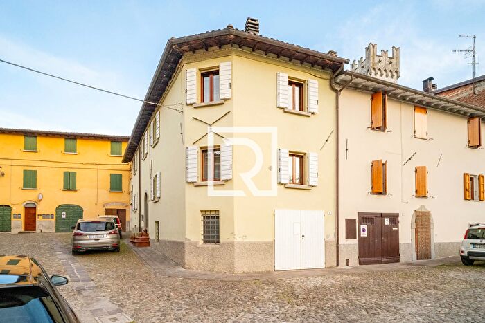 Casa con 7 locali in vendita in Aurelio Saffi Civitella di Romagna, Civitella Di Romagna