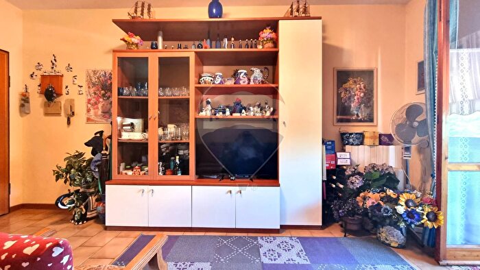 Appartamento trilocale in vendita in Via Gilching, Cecina