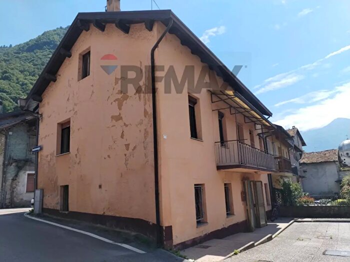 Casa con 8 locali in vendita in Fonzaso
