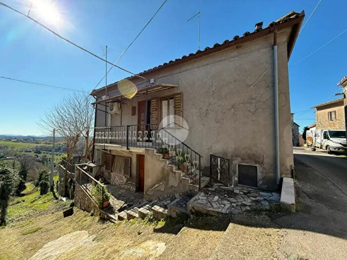 Appartamento quadrilocale in vendita in Via S Andrea, Montebuono