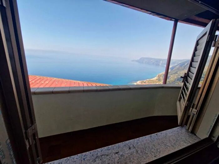 Casa con 10 locali in vendita in Scilla