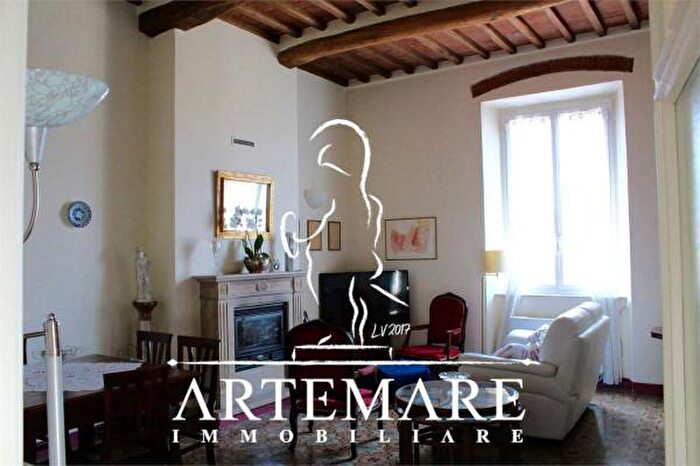 Appartamento con 6 locali in vendita in Pietrasanta