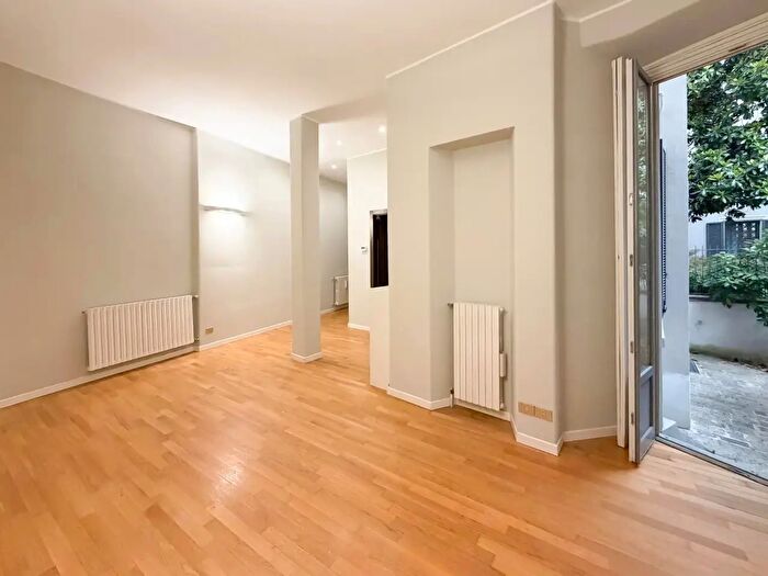 Appartamento trilocale in affitto in Piazza Giorgio Ambrosoli, Milano