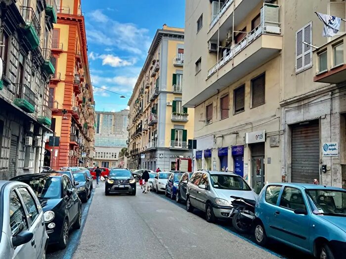 Appartamento monolocale in vendita in Via Genova, Napoli