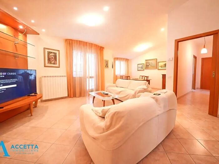 Appartamento trilocale in vendita in Via Sciabelle, Taranto