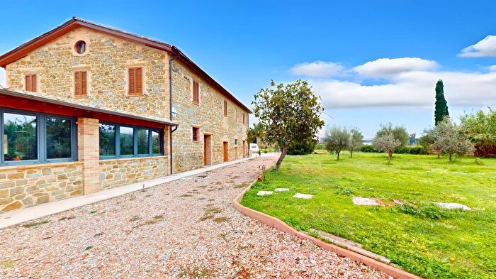 Casa con 7 locali in vendita in Strada del Piano, Perugia