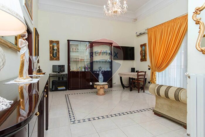 Appartamento con 5 locali in vendita in Via Mavilla, Catania