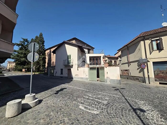 Casa con 6 locali in vendita in Via Galimberti, Asti