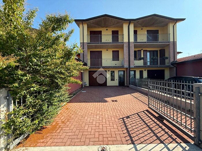 Appartamento con 5 locali in vendita in Via Bersaglio, Castelnovo Di Sotto